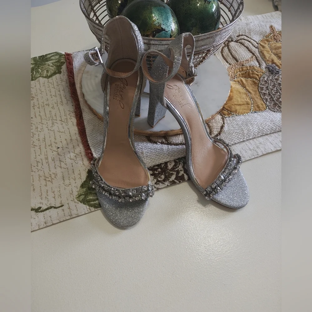 Jewel Badgley Mischka Alia Block Heel Evening Sandals NWOT